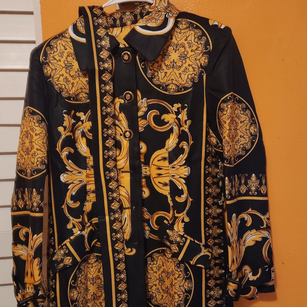Long sleeve fune button vintage print trench coar